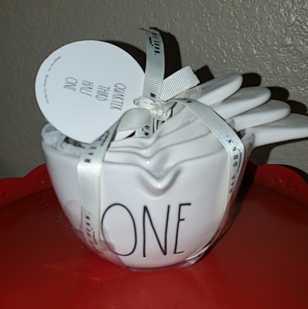 Rae dunn measuring cups